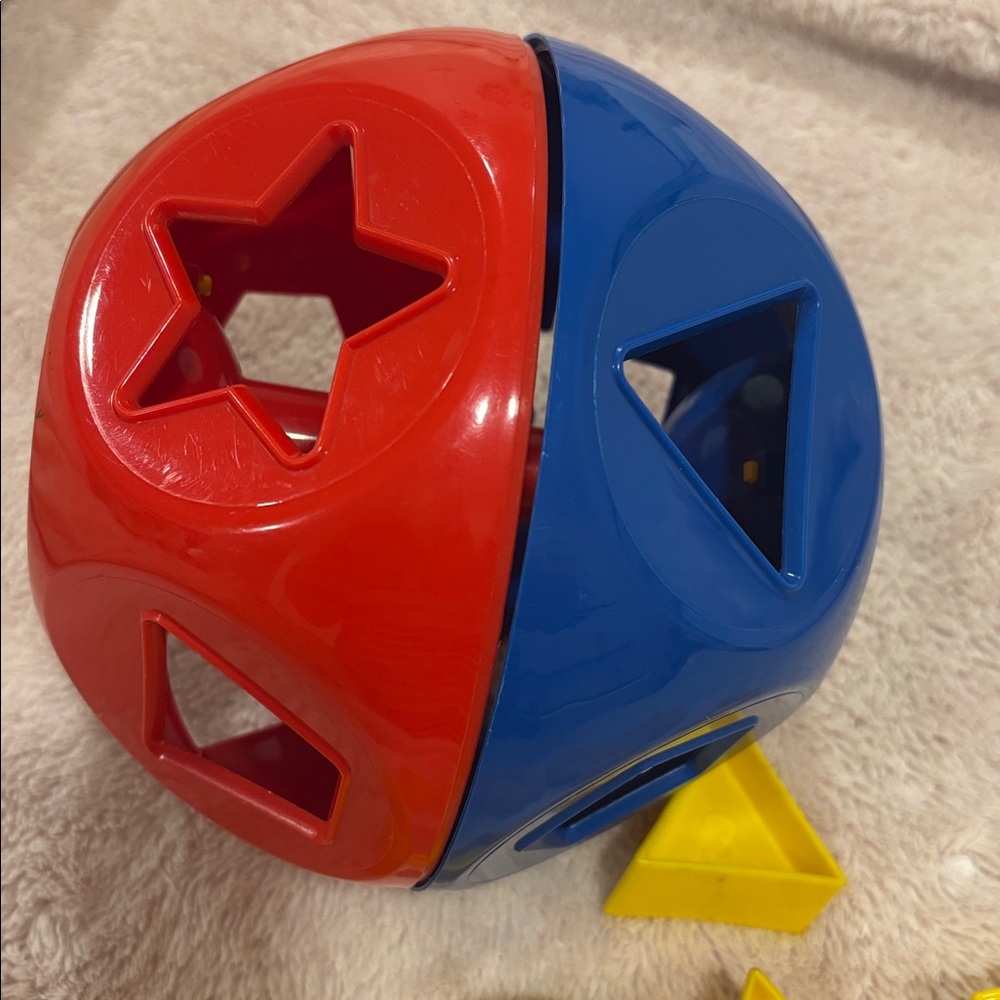 Tupperware Shape Ball - Picture 4 of 4